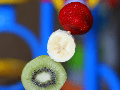 Traffic light fruit skewers snack