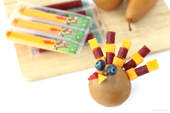 Festive Thanksgiving Snack That Kids Will Gobble Up - Raising Whasians Easy Thanksgiving snack idea for kids Festive Thanksgiving Snack Kids Will Gobble Up | easy & fun Thanksgiving turkey inspired kid snack idea featuring cheese sticks #Thanksgiving #Snack #party #Entertaining