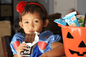 6 Halloween Candy Safety Tips For Kids - Raising Whasians