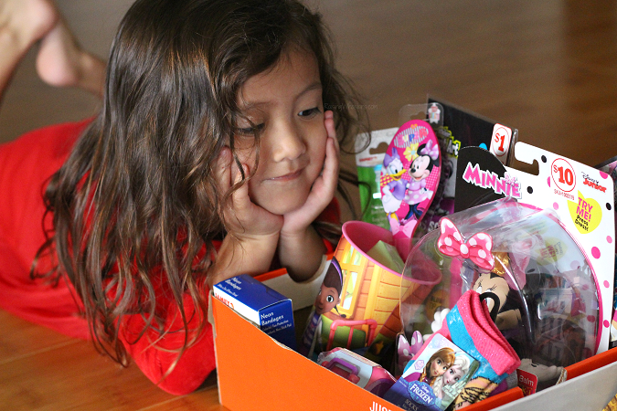 How to pack shoebox operation Christmas child