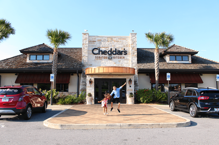 Cheddar's scratch kitchen family