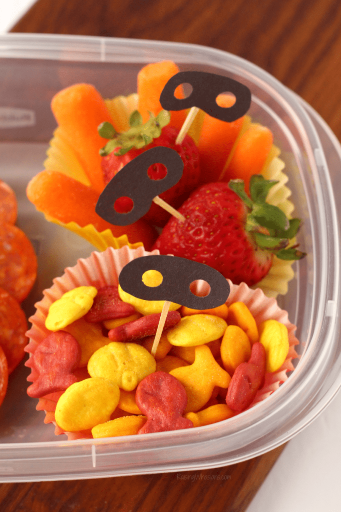 Incredibles 2 bento box Easy Incredibles 2 Bento Box Idea + "Super" Cute Food Picks | Get ready for an incredible back-to-school w/ these fun Disney Pixar Incredibles 2 lunch ideas #Lunch #SchoolLunch #Recipe #BentoBox #IncrediblesTwo #Disney