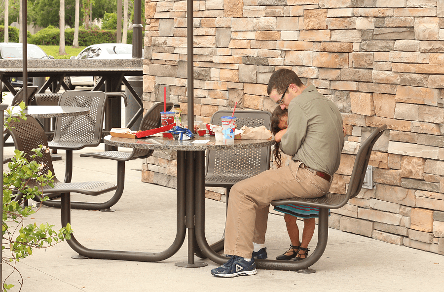 Lunch date with daddy ideas Lunch date with daddy ideas | Daughter hugging Dad