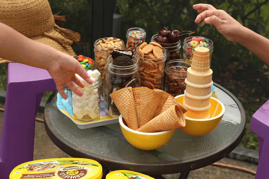 Poolside ice cream party ideas