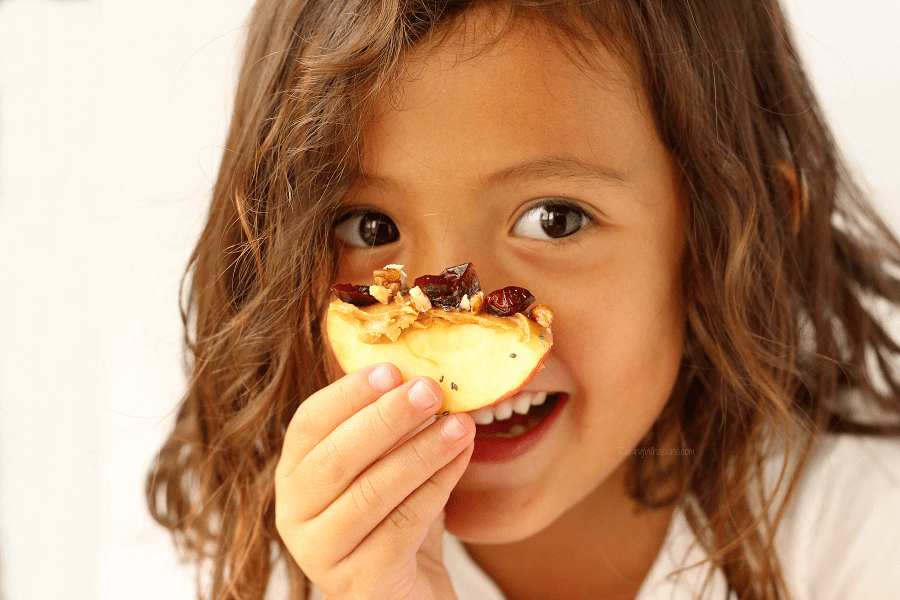 Looking for an easy, healthy snack idea? Try these Kid-Approved Apple Bites with sweet fall flavors & protein packed! Allergy-friendly snacks #Snack #AllergyFriendly #HealthySnack #Recipe
