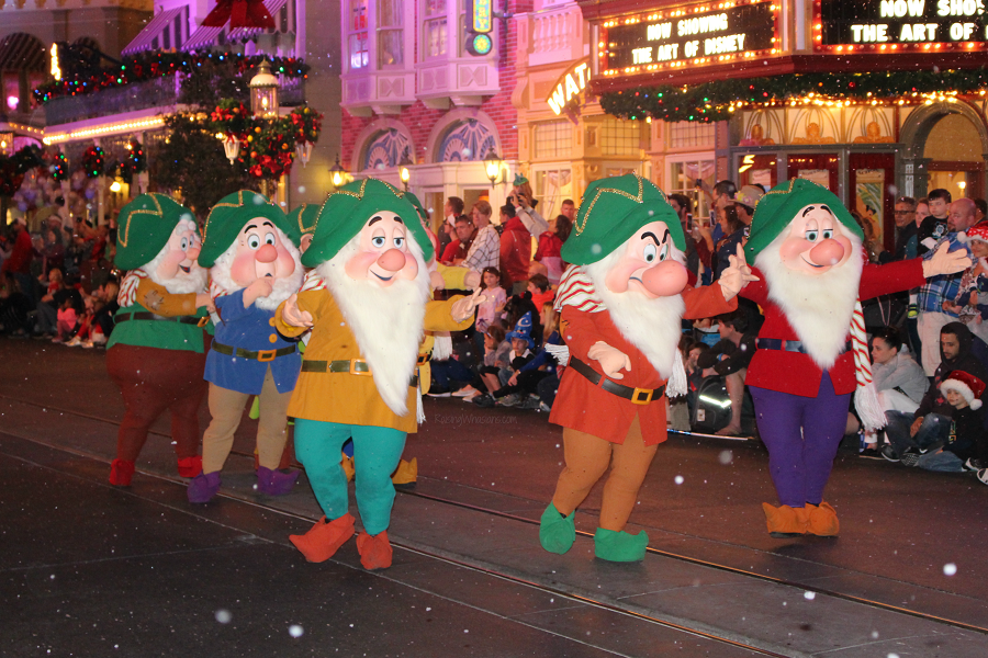 2018 very merry character photo ops 2018 very merry character photo ops