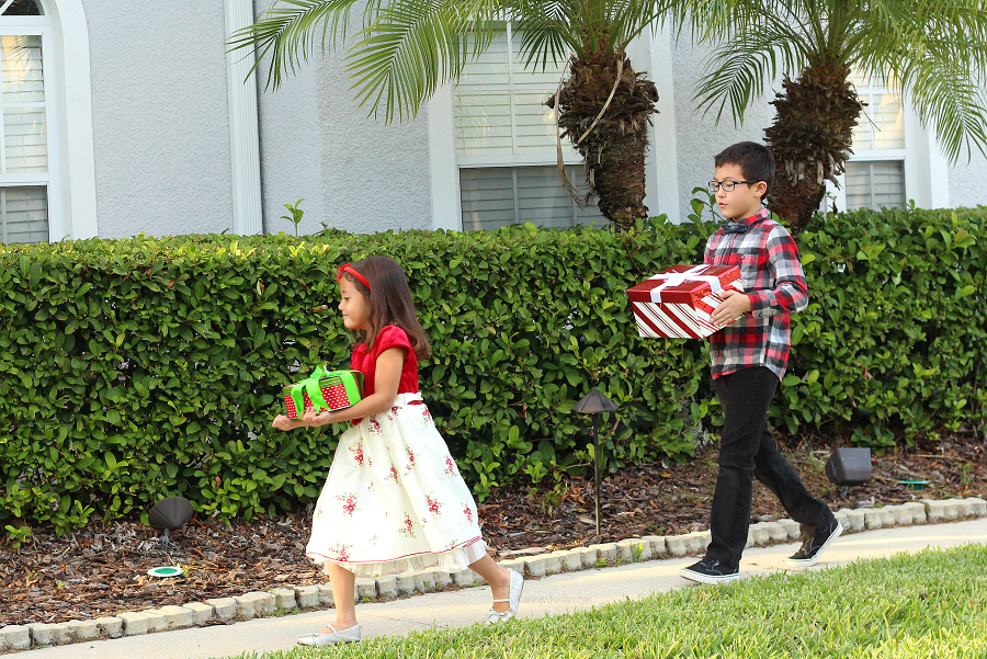 How to teach kids to give at Christmas