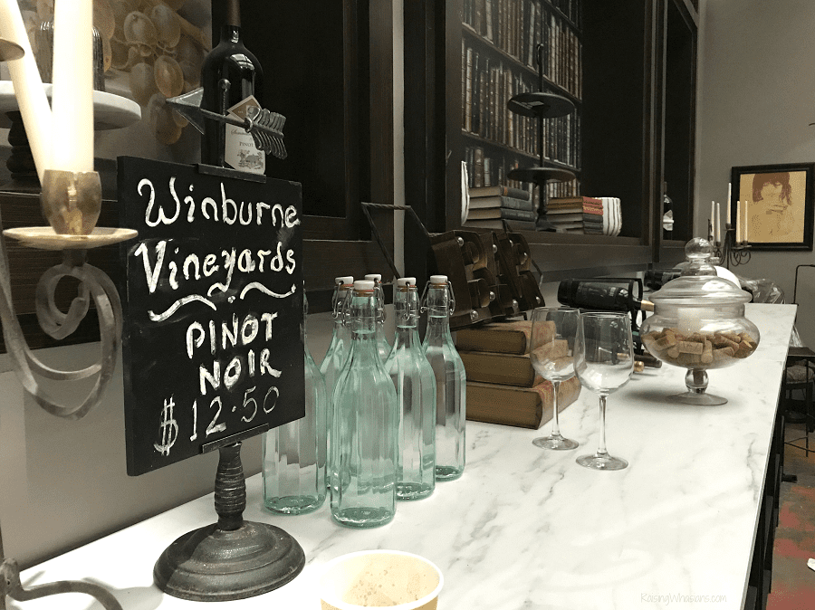 Poppy's winebrary set