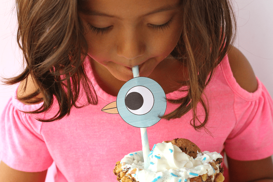 Pigeon party FREE Pigeon Printable Straw Topper + 16th BIRD-day Milkshake | Celebrate Mo Willems Pigeon's birthday with easy freakshake recipe, perfect themed party idea #BirthdayParty #PartyPlanning #Recipe #FreePrintable #FreakShake #Dessert